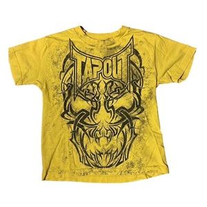 Early 2000's / Vintage Tapout Graphic Skull Shirt